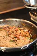 Pan with Asian-Style Noodles and Tofu – Homemade Cooking