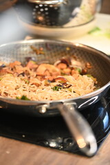 Pan with Asian-Style Noodles and Tofu – Homemade Cooking