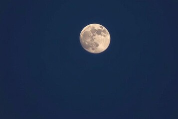 Proxigean Moon A rare type of supermoon where the moon is at its