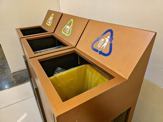 Container trash bin for recycling