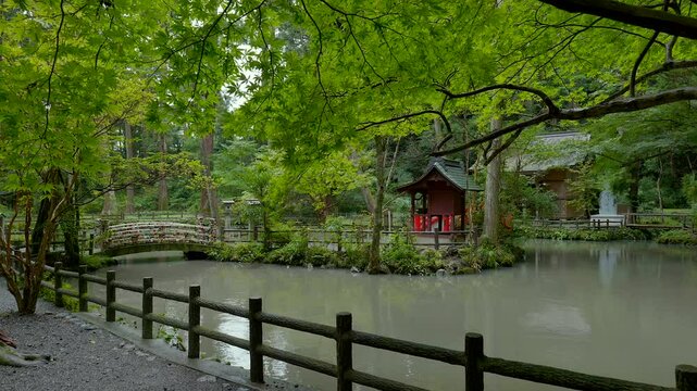  静岡 遠州一間宮小国神社 境内の池畔風景