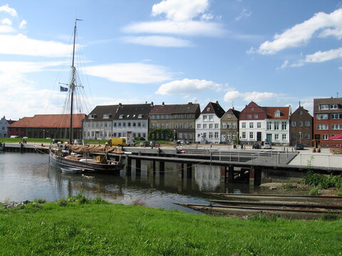 Binnenhafen in Gl&uuml;ckstadt an der Elbe in Schleswig-Holstein