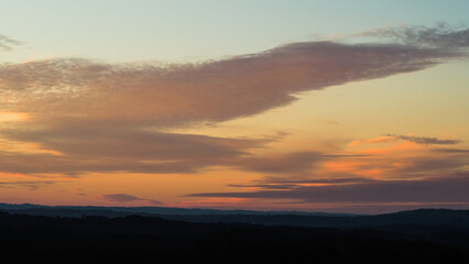Obraz premium Coucher de soleil sur les paysages du Lot, observé depuis la ville de Gourdon