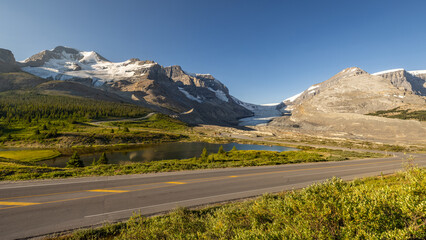 Fototapeta premium Athabasca Glacier at Columbia Icefield Parkway, Canada