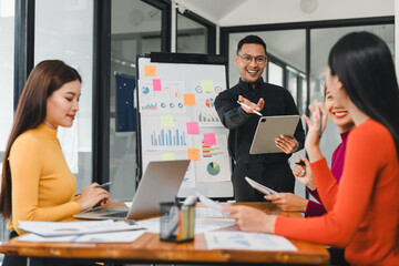 Engaged team meeting with man presenting data to women in modern office. atmosphere is collaborative and focused, showcasing teamwork and communication