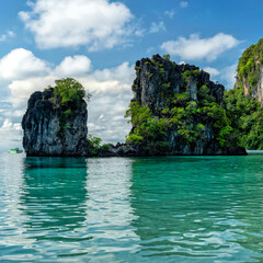Fototapeta premium Krabi, Thailand. Travel to the tropical paradise of the Andaman Sea. Islands and beaches of the National Thai Park Krabi 