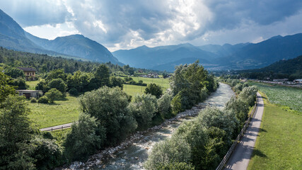Auf der Via Claudia Augusta: Der Etsch inmitten der Alpen