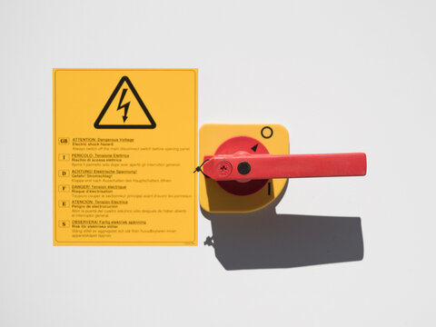 Warning sign and switch for electrical safety in facility