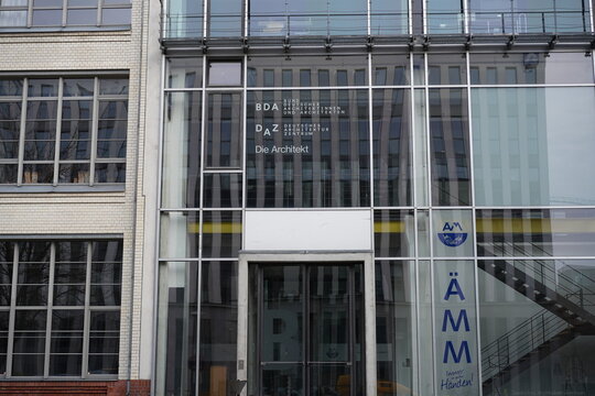 Das Deutsche Architektur-Zentrum mit der &Auml;rztevereinigung f&uuml;r Manuelle Medizin in Berlin am 24.11.2024