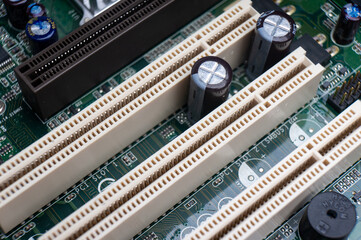 Electronic printed circuit board with memory slots