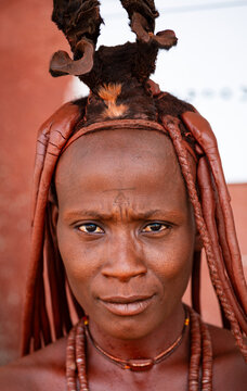 L&rsquo;&eacute;l&eacute;geance ancestral : portrait d&rsquo;une femme himba