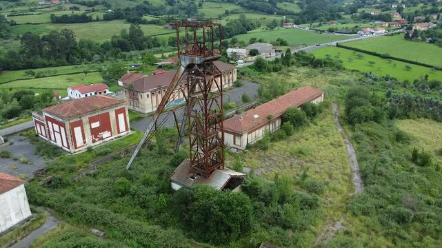 torre de mina abandonada en espa&ntilde;a