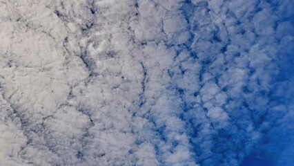 Obraz premium Marbled White Clouds in Blue Sky
