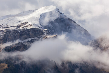 Fototapeta premium Mountain Peaks and Autumn Colorful Landscape in the Swiss Alps Photo, Grindelwald Switzerland