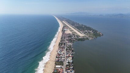 Obraz premium The Ocean and the Lagoon, Acapulco - Mexico