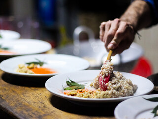 Prepara&ccedil;&atilde;o de prato com arroz