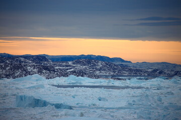 Obraz premium Beautiful Greenland icebergs in the Arctic in autumn