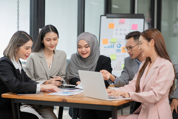 Fototapeta premium Asia business meeting consultations of business people in the company's meeting room. 