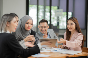 Fototapeta premium Asia business meeting consultations of business people in the company's meeting room. 