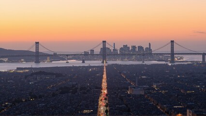 Obraz premium Generative AI, Sprawling Urban Skyline with a Suspension Bridge at Sunset