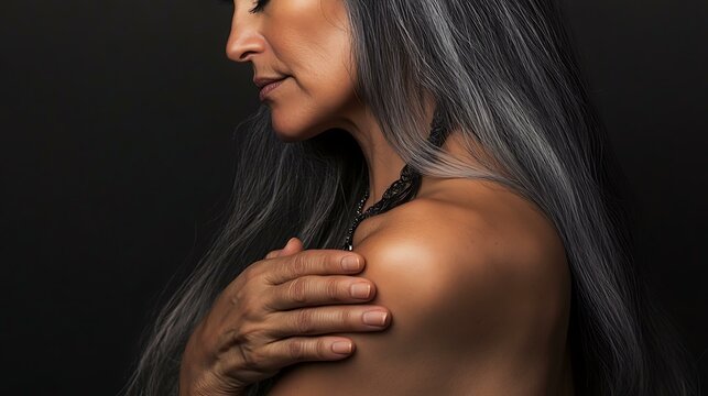 Genera la imagen de una modelo mujer madura de entre 35 y 45 a&Atilde;&plusmn;os de edad. Ella lleva puesto una vestimenta que evidenc&Atilde;&shy;a su personalidad sensible, humana y su gusto por los temas hol&Atilde;&shy;sticos