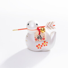 干支の巳年の置物