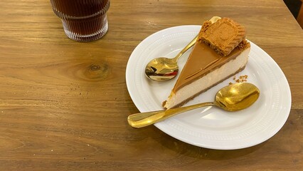 Rich caramel cheesecake with a smooth caramel biscuit and crumble