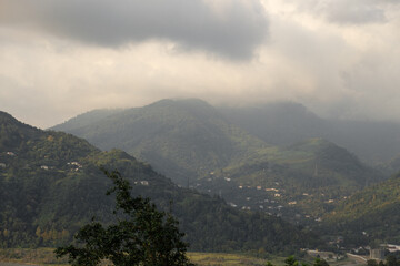 Fototapeta premium The Misty Mountains rise majestically under Cloudy Skies, inspiring wonder and adventure