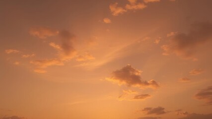 Obraz premium Sunset sky with fluffy golden clouds, atmosphere, sunset