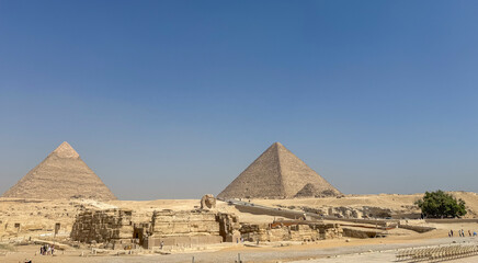sphinx and pyramid  travel guide in egypt
