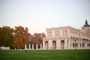 Obraz premium A tourist photographing the Royal Palace of Aranjuez in autumn, Madrid, Spain