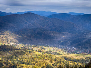 Obraz premium The landscape of Carpathian Mountains in the sunny weather. Perfect weather condition in the autumn season
