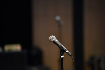 Obraz premium Microphone on the empty stage. Live music entertainment industry