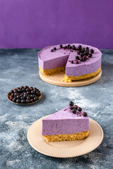 Blueberry cheesecake with freeze-dried currants. No-bake curd cake.