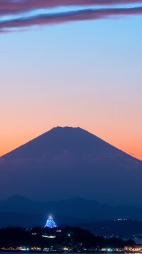 江ノ島と富士山の夕方から夜へ