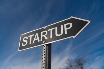 Obraz premium Startup word written on a signboard, business and work career concept.