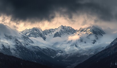 Obraz premium The mountains are covered in snow and the sky is cloudy
