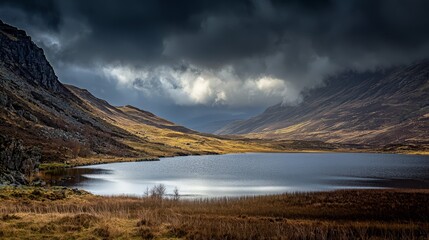 Obraz premium Dramatic clouds over a serene mountain lake.
