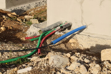 Sortie gaines eau électricité téléphone de la maison
