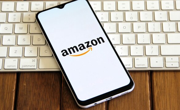 Amazon - Empresa multinacional de tecnologia norte-americana com sede em Seattle, Washington. A companhia se concentra no e-commerce, computa&ccedil;&atilde;o em nuvem, streaming e intelig&ecirc;ncia artificial..