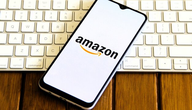 Amazon - Empresa multinacional de tecnologia norte-americana com sede em Seattle, Washington. A companhia se concentra no e-commerce, computa&ccedil;&atilde;o em nuvem, streaming e intelig&ecirc;ncia artificial..