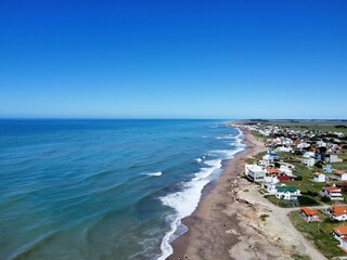 vista aerea de pueblo costero de argentino