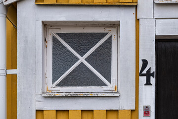Nummer 4 an einem Haus