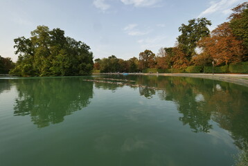 Obraz premium A little lake in public Parma park, Emilia Romagna, Italy