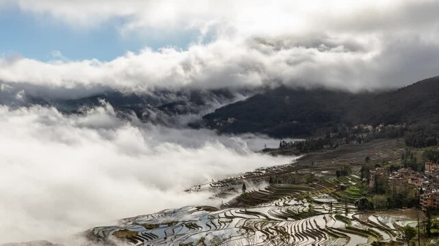 Amazing time lapse of the morning fog coming in at the terraced rice fields in Yuanyang China