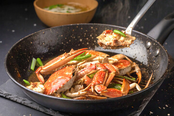 Stir-fried crab in a pan 