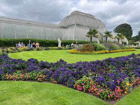 Kew Garden botanical glasshouse garden