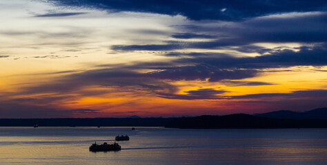Obraz premium sunset over the sea