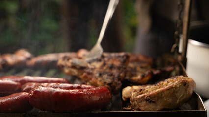 pieces of meat of various kinds are grilled on a grill where care must be taken so that they are neither overcooked nor undercooked