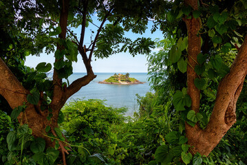 Miếu H&ograve;n B&agrave;